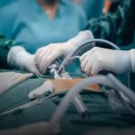 Quando devo me preocupar com os pontos da cirurgia? saiba sinais que não pode ignorar