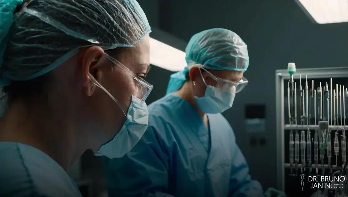 Quantas horas dura uma cirurgia de otoplastia: descubra o tempo e os fatores influentes